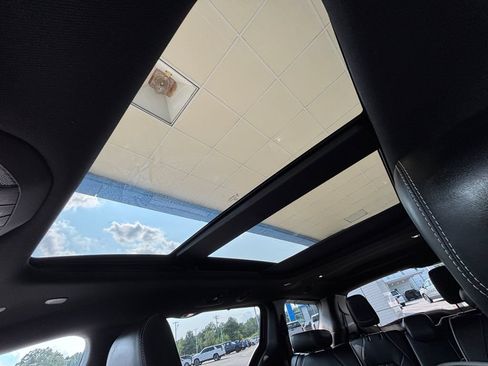 Used 2025 Chrysler Pacifica Limited FWD image 22