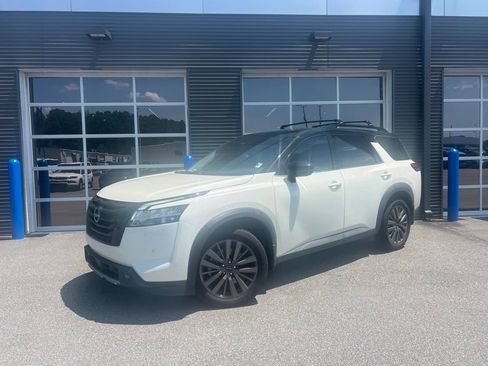 Used 2023 Nissan Pathfinder SL w/ SL Premium Package FWD image 1