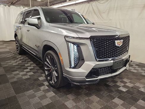 Used 2025 Cadillac Escalade ESV V AWD/4WD image 4