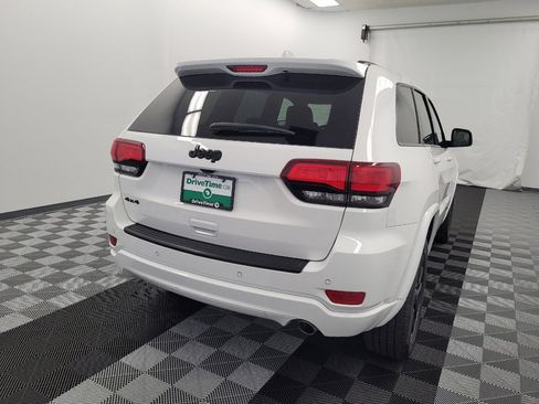 Used 2022 Jeep Grand Cherokee Laredo X AWD/4WD image 7