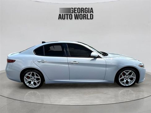 Used 2022 Alfa Romeo Giulia Ti image 7