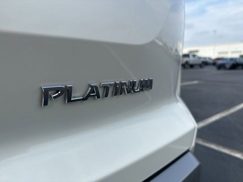 Used 2024 Nissan Pathfinder Platinum image 45