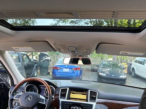 Used 2012 Mercedes-Benz ML 350 BlueTEC 4MATIC image 34