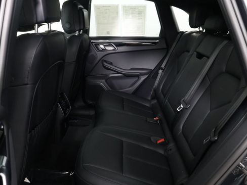 Certified 2026 Porsche Macan AWD/4WD image 33