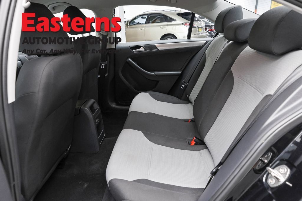 Used 2017 Volkswagen Jetta S w/ Jetta S Cold Weather Package FWD image 21