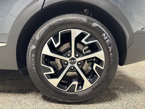Used 2024 Kia Sportage EX image 17