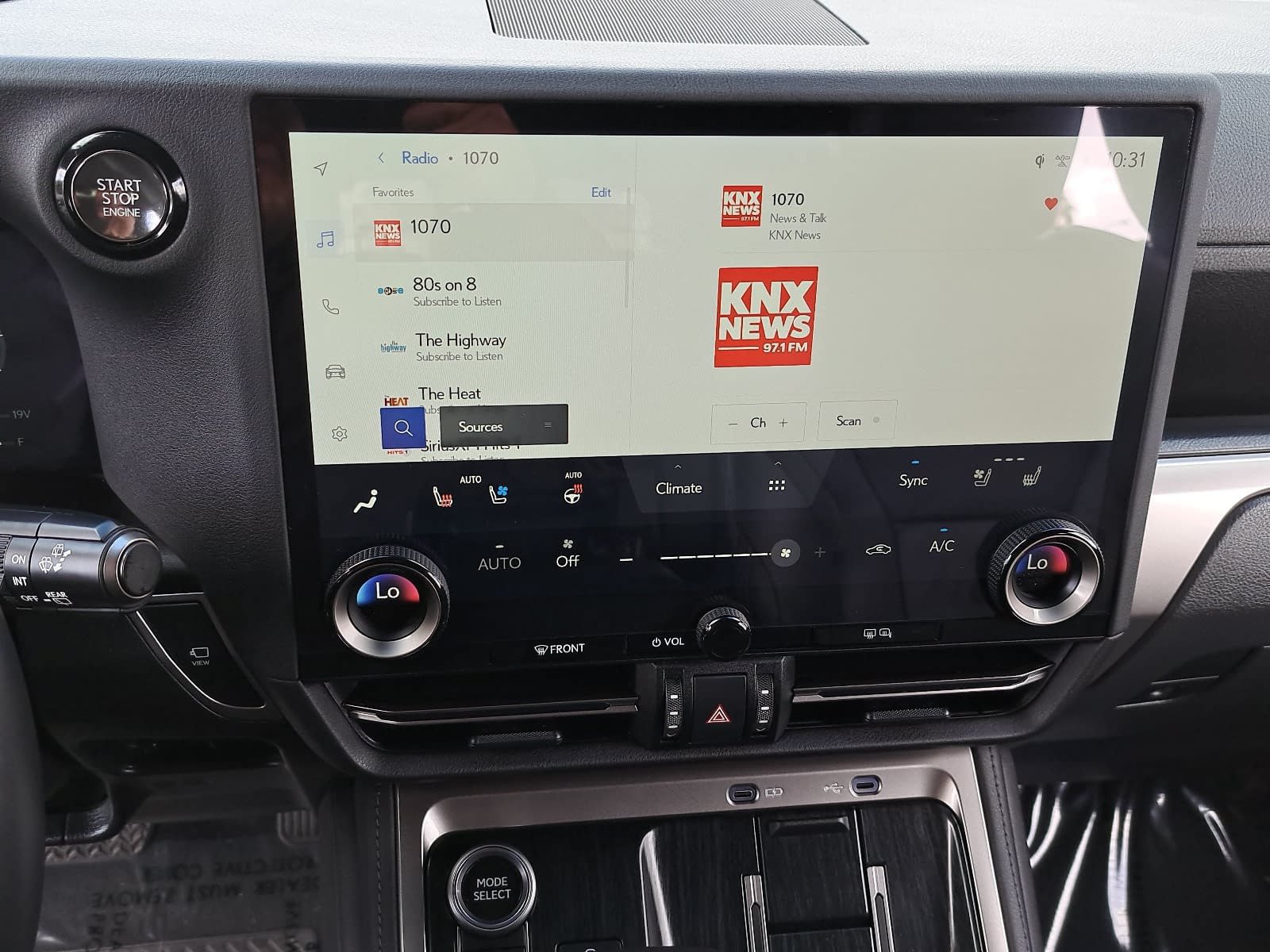 Used 2025 Lexus GX 550 w/ Accessory Package (32) AWD/4WD image 22