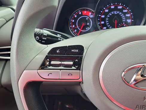 Certified 2023 Hyundai Elantra SE image 5