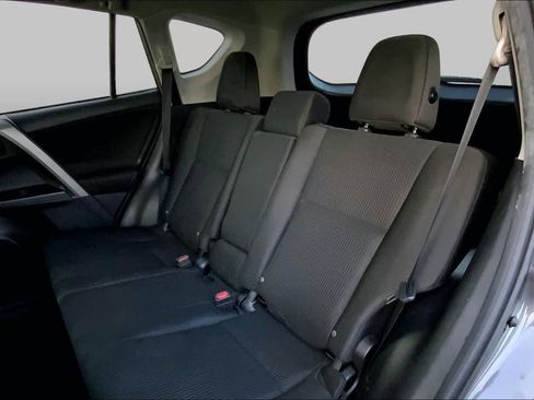 Used 2018 Toyota RAV4 LE FWD image 20