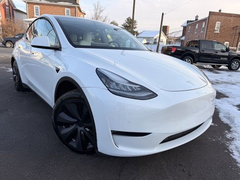 Used 2020 Tesla Model Y Long Range image 3