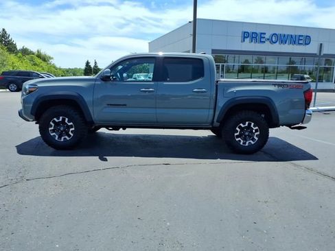 Used 2023 Toyota Tacoma TRD Off-Road AWD/4WD image 4