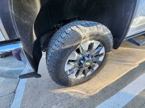 Used 2025 Chevrolet Silverado 2500 LT w/ Texas Edition image 9