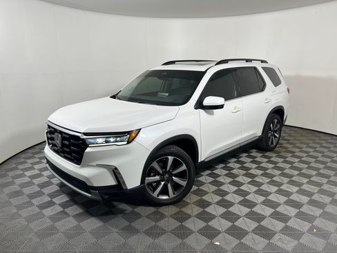 Used 2023 Honda Pilot Elite image 1