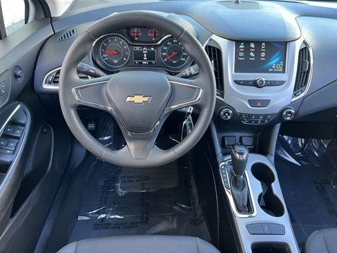 Used 2018 Chevrolet Cruze LS FWD image 29
