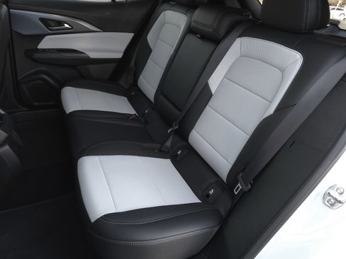 Used 2025 Chevrolet Equinox EV LT image 28