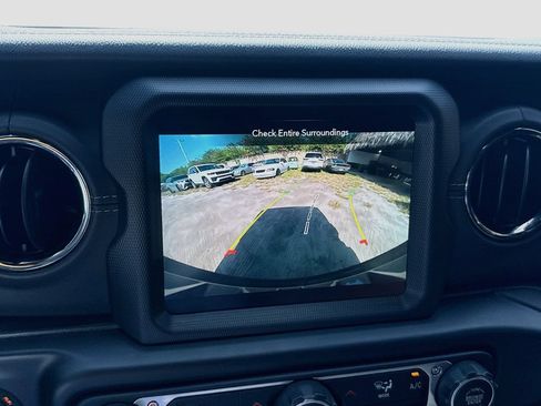 Used 2022 Jeep Wrangler Unlimited Sahara AWD/4WD image 14