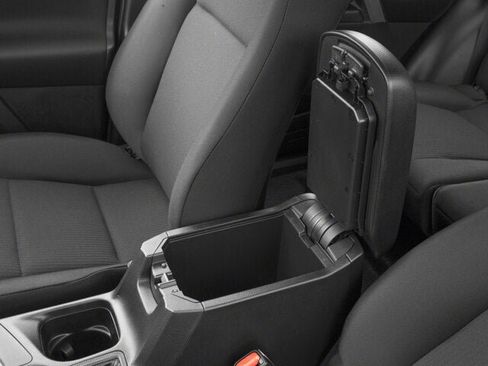 Used 2018 Toyota RAV4 LE image 32