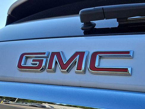 Used 2024 GMC Terrain SLE AWD/4WD image 31