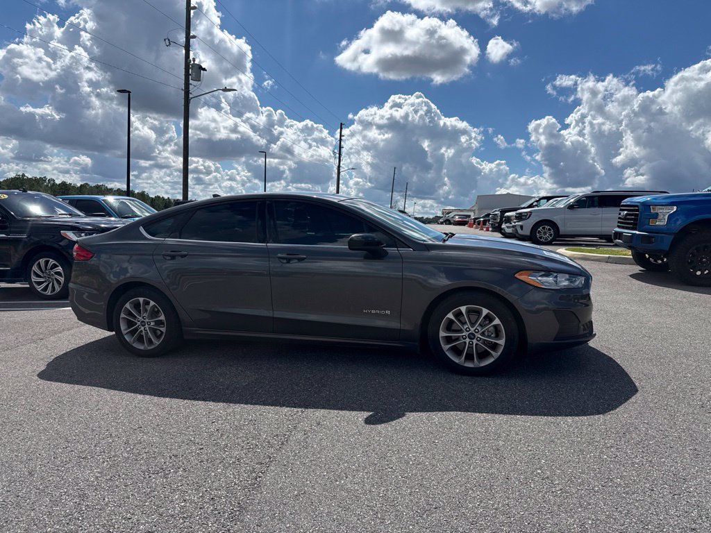 Used 2019 Ford Fusion SE FWD image 1