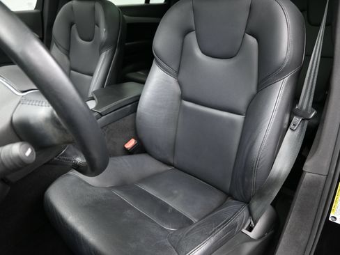 Used 2021 Volvo XC90 T5 Momentum w/ Protection Package Premier FWD image 21