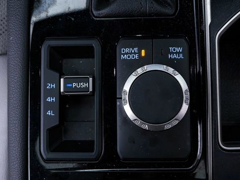 Used 2024 Toyota Tundra Limited image 29