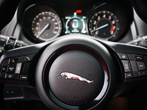 Used 2017 Jaguar F-TYPE S image 24