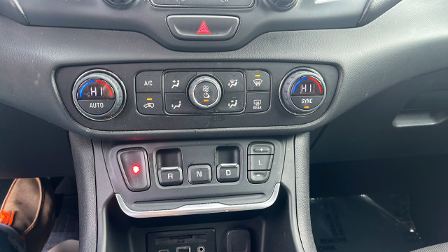 Used 2019 GMC Terrain SLE w/ Driver Convenience Package FWD image 16