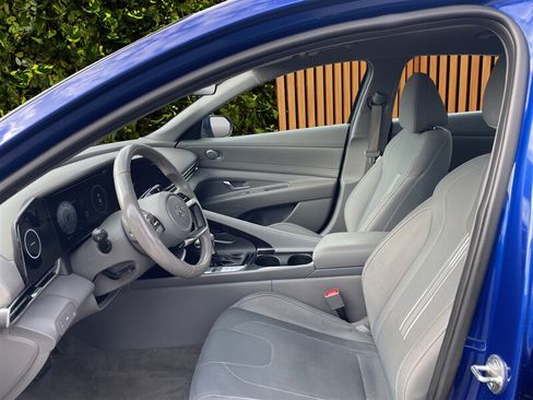 Used 2023 Hyundai Elantra SEL w/ Convenience Package FWD image 5