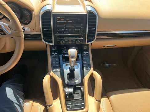 Used 2014 Porsche Cayenne Diesel w/ Comfort Plus Package AWD/4WD image 11