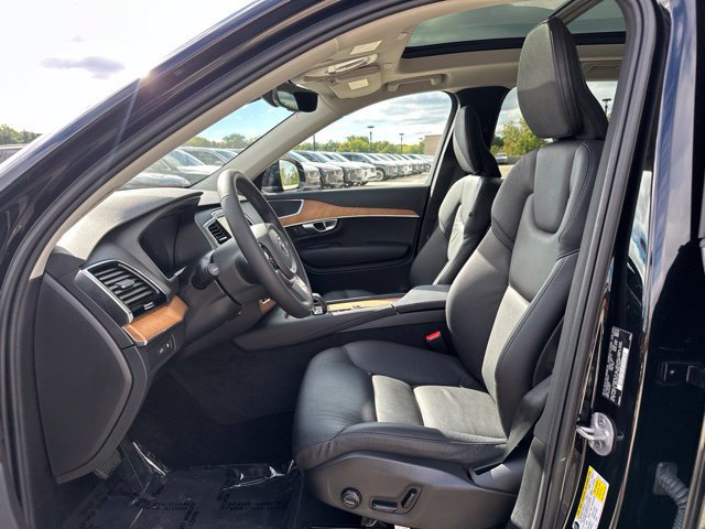 Certified 2024 Volvo XC90 T8 Plus AWD/4WD image 16