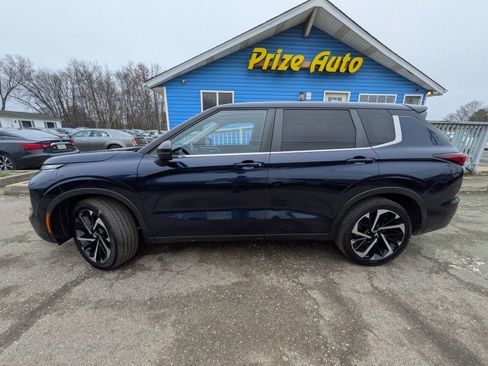 Used 2022 Mitsubishi Outlander SE image 3