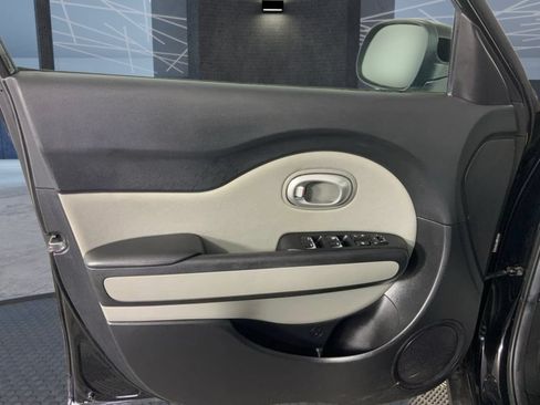 Used 2017 Kia Soul FWD image 19