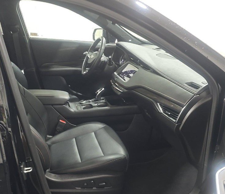 Used 2022 Cadillac XT4 Sport w/ Sun And Sound Package AWD/4WD image 6