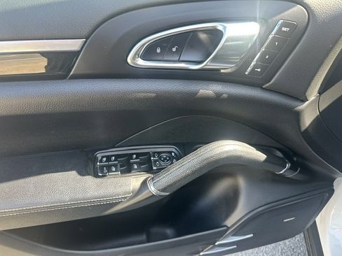 Used 2017 Porsche Cayenne Platinum Edition image 9
