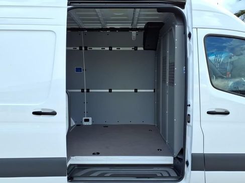 Used 2025 Mercedes-Benz Sprinter 2500 image 22