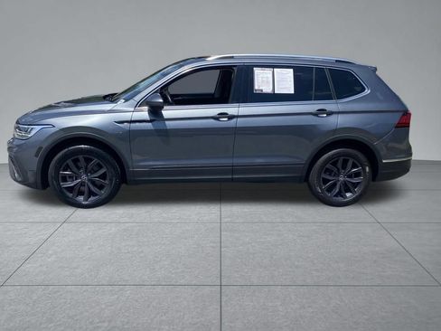 Used 2023 Volkswagen Tiguan SE w/ Panoramic Sunroof Package FWD image 4