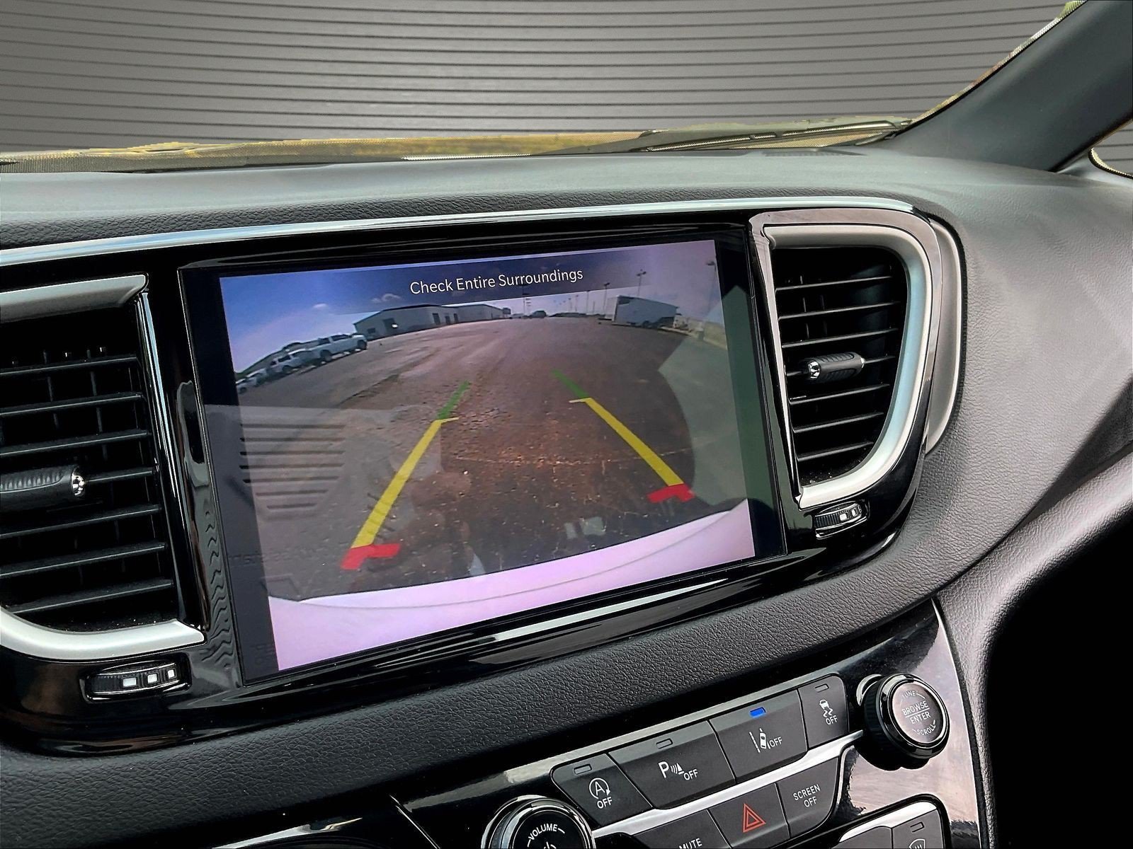 Used 2025 Chrysler Pacifica Select FWD image 15