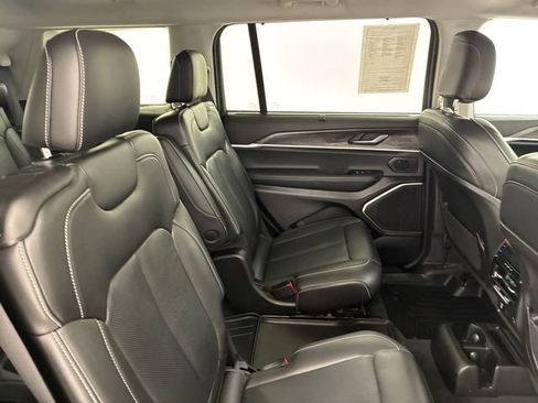 Used 2022 Jeep Grand Cherokee L Limited w/ Luxury Tech Group II AWD/4WD image 16