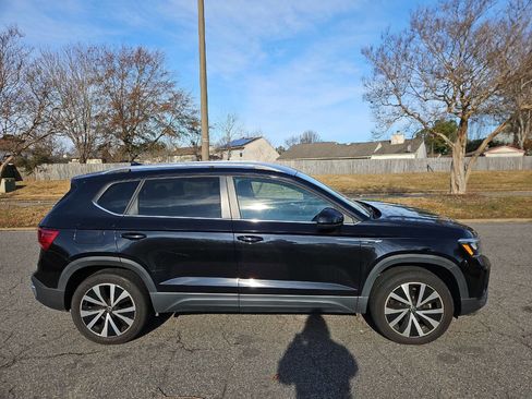 Used 2022 Volkswagen Taos SE image 5