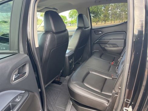 Used 2022 Chevrolet Colorado Z71 w/ Z71 Midnight Edition image 9