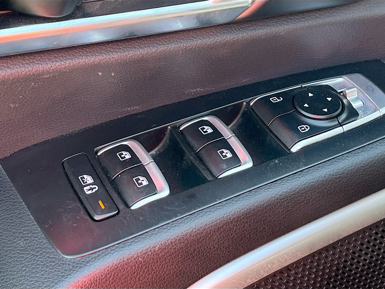 Used 2024 Kia Telluride EX w/ EX Captain's Chair Package AWD/4WD image 18