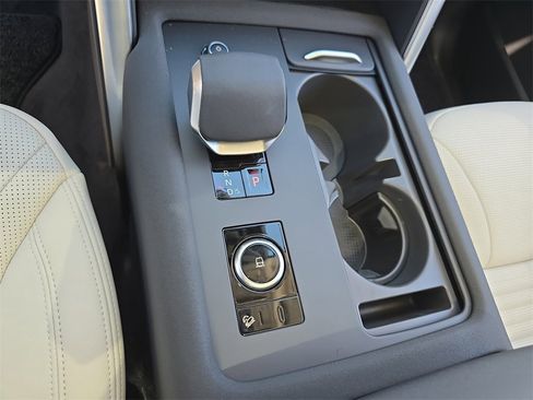 New 2025 Land Rover Discovery S image 27