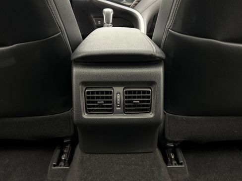 Used 2019 Toyota Camry XLE FWD image 21