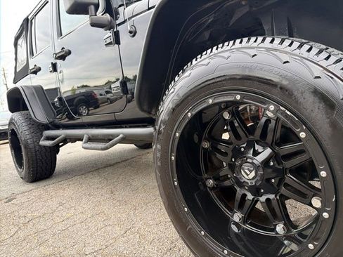 Used 2016 Jeep Wrangler Unlimited Rubicon AWD/4WD image 13