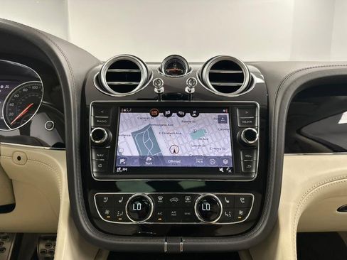 Used 2018 Bentley Bentayga image 49