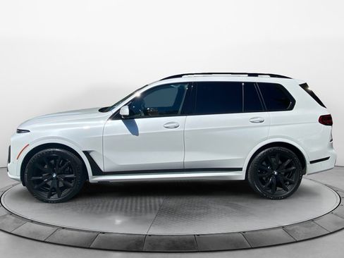 Used 2025 BMW X7 xDrive40i w/ M Sport Package AWD/4WD image 4