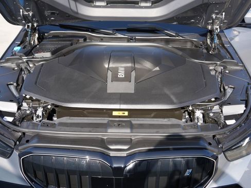 Used 2025 BMW i5 xDrive40 image 24