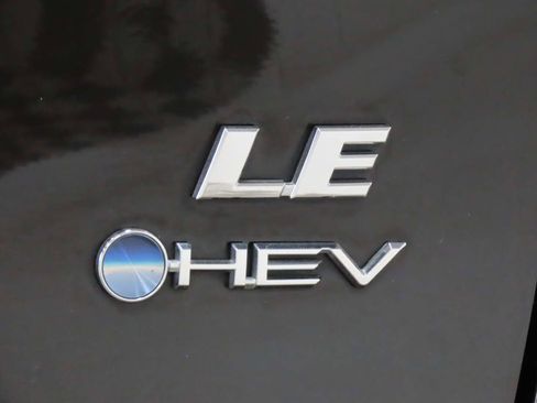 Used 2025 Toyota RAV4 LE AWD/4WD image 18