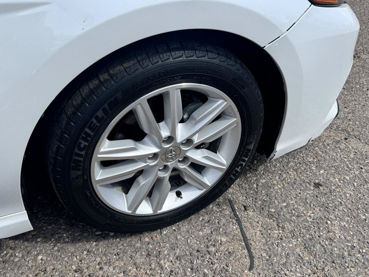Used 2019 Toyota Camry XSE FWD image 9