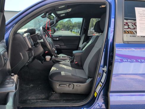 Used 2023 Toyota Tacoma TRD Off-Road w/ Technology Package RWD image 10